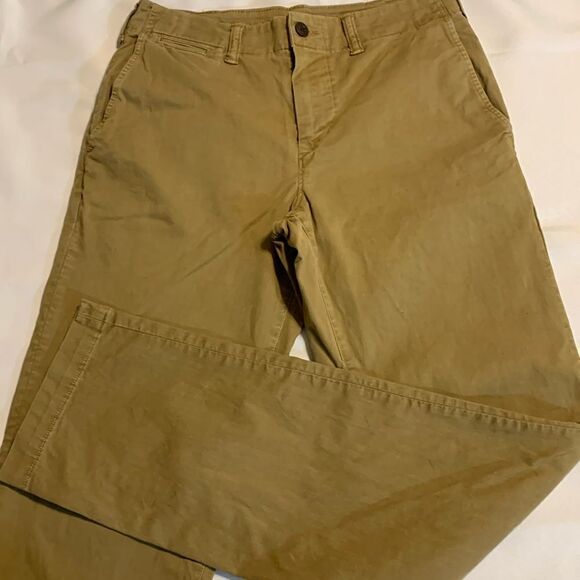 American Eagle size 29 x 34 original straight leg kahki pants like new